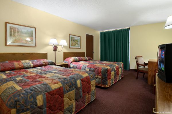 Ramada Inn. (Brainerd)